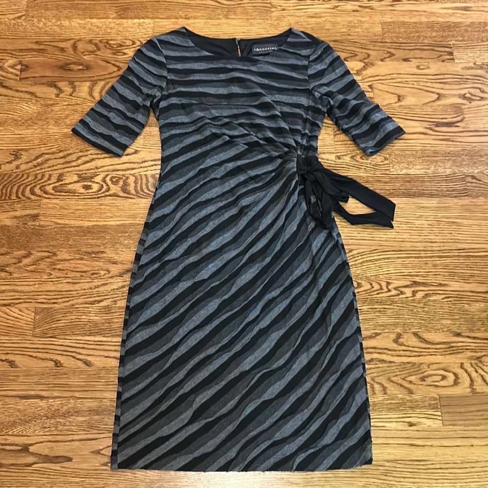 Sleeved cinched dress - Picture 1 of 6